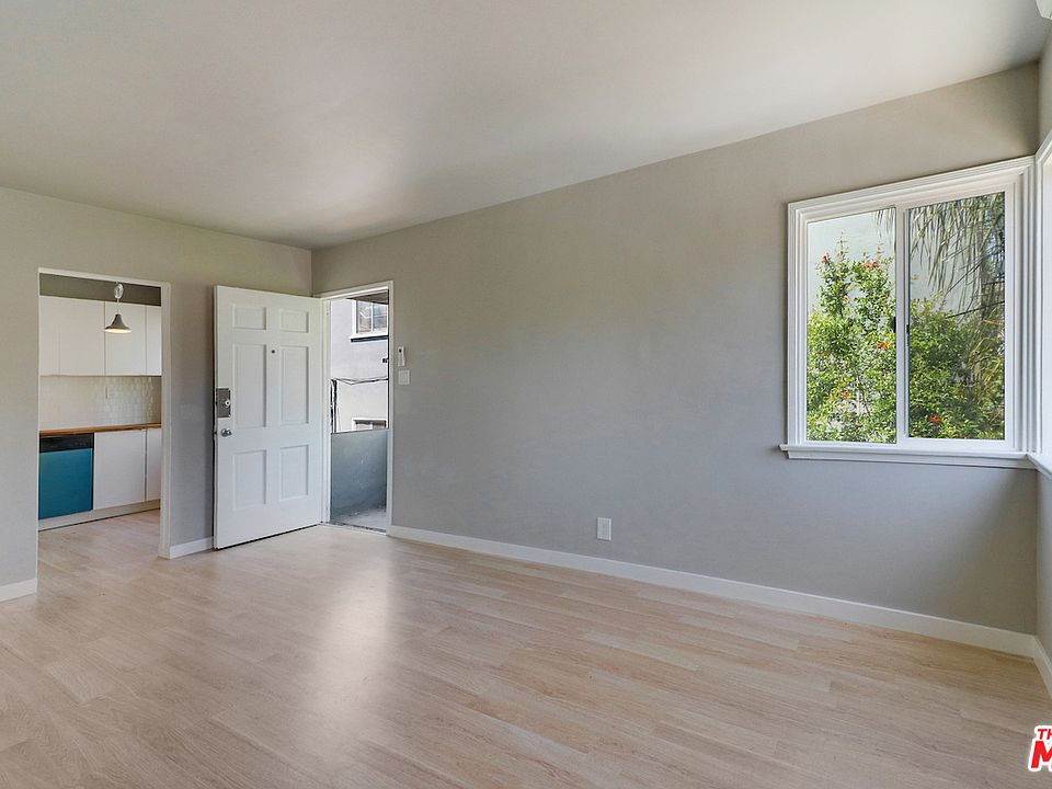 1st image of 475 Normandie Pl
