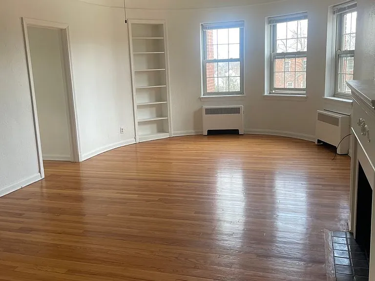 15810 Van Aken Blvd — Photo 9