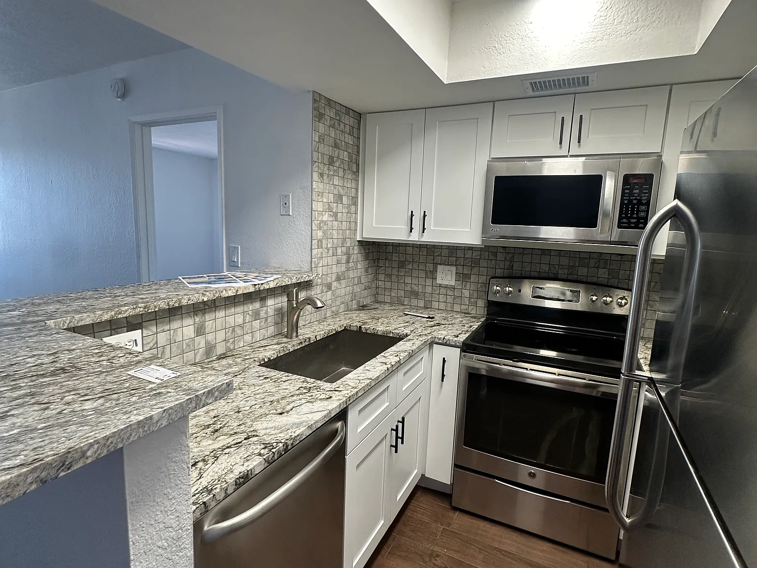 2 bed, 821 sqft, $1,420 — Photo 1