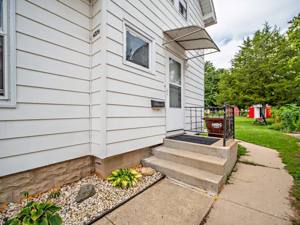 422 S State St, Marengo, IL 60152