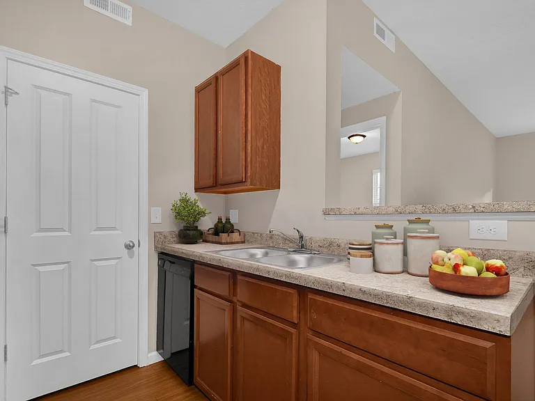Crosspoint Apartments — Photo 5