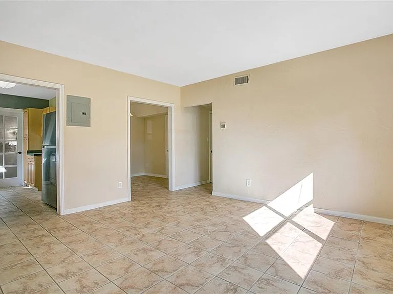 2117 E Esther St — Photo 6
