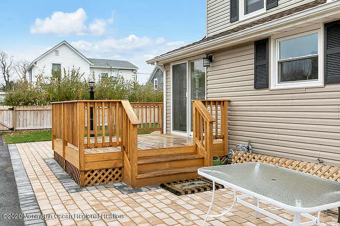 519 Saint Clair Ave — Photo 23