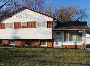 724 Thornwood St, Elyria, OH