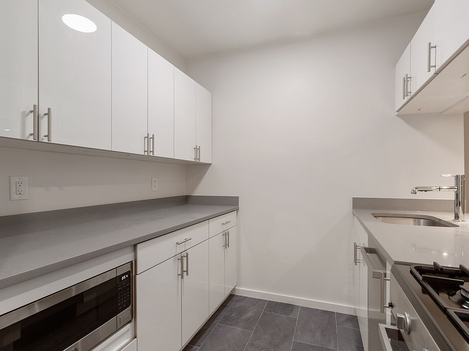1st image of 300 E 46th St APT 17D
