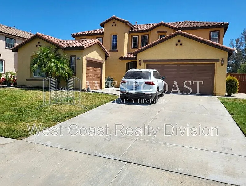 18468 Hillview Ln