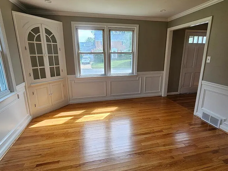 132 Devonshire Rd — Photo 3