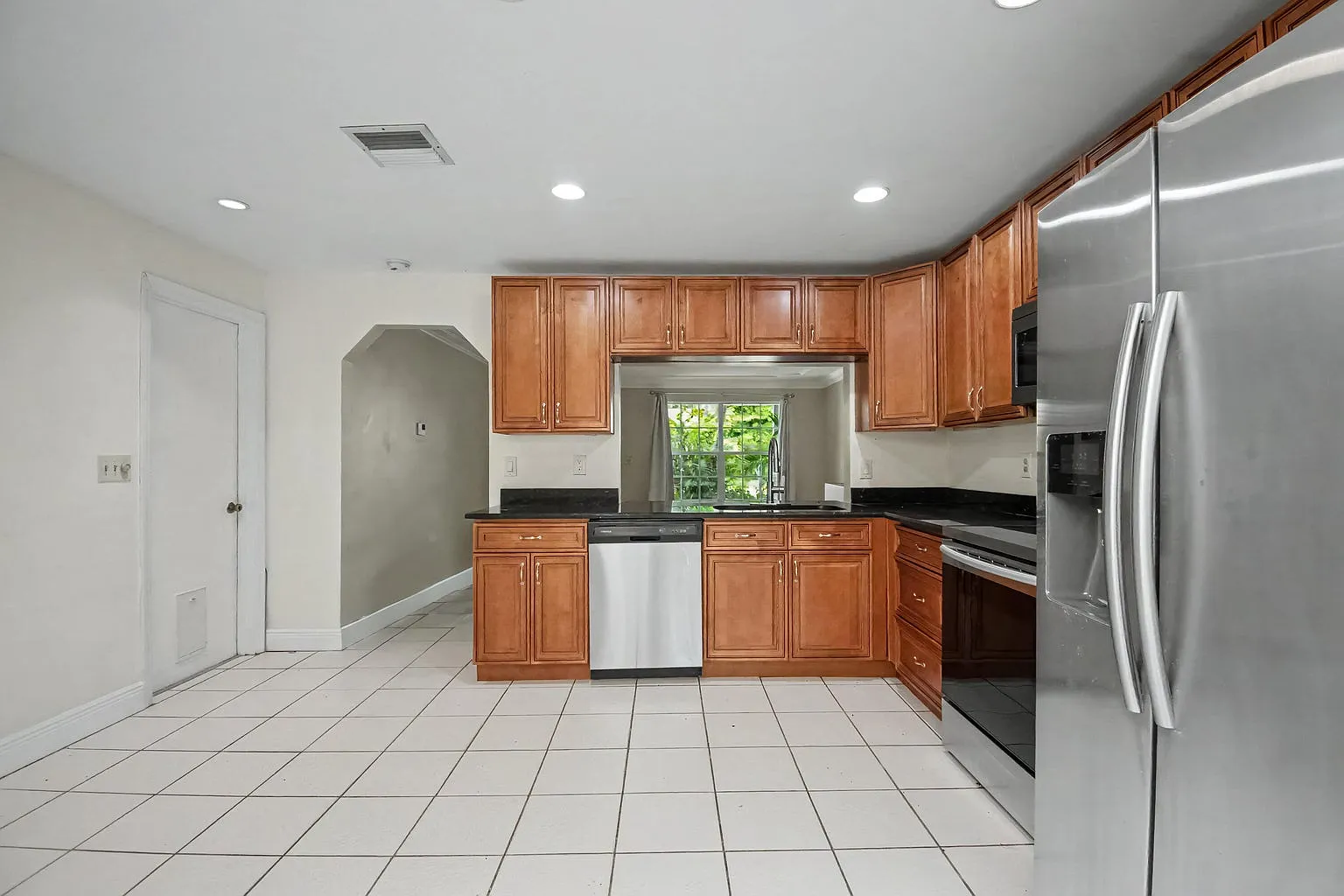 3 bed, 1436 sqft, $3,200 — Photo 2
