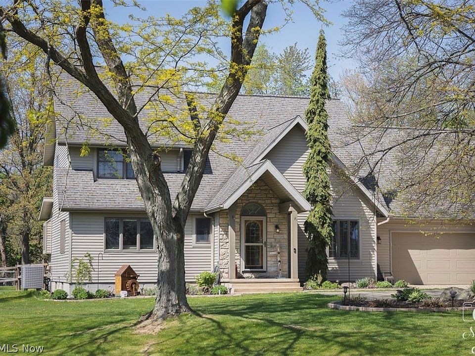 1st image of 8113 Darrow Rd