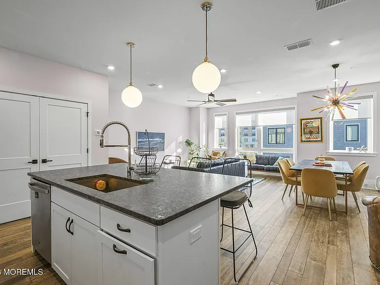 300 Asbury Ave #14 — Photo 14