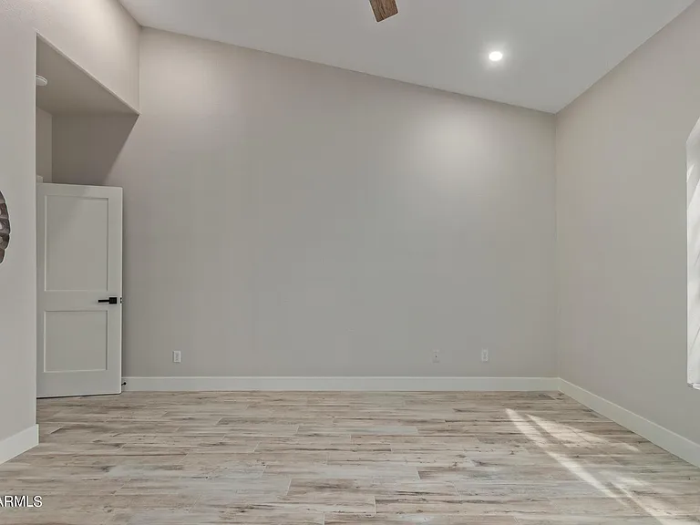 8941 E Maple Dr — Photo 16