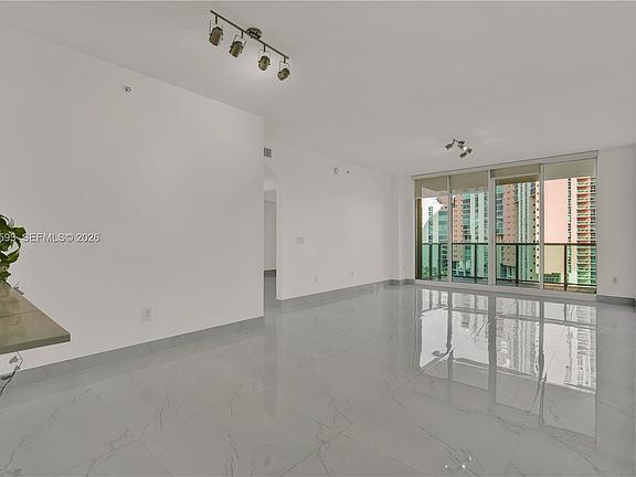 4th image of 3340 NE 190th St APT 1108