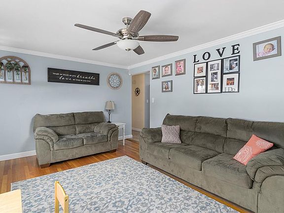 2nd image of 36 Vista Dr