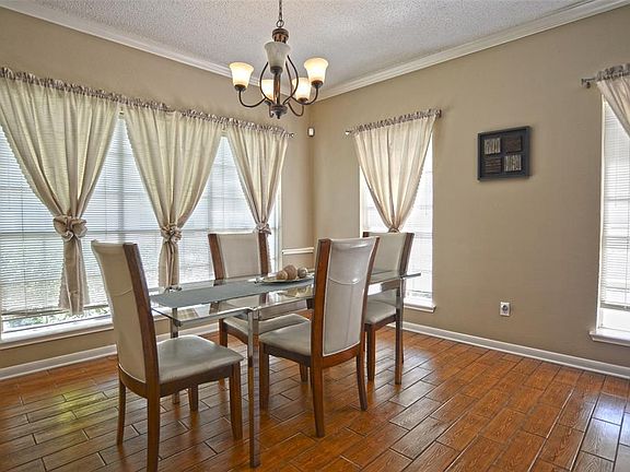 5th image of 511 Magnolia Cir