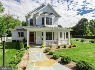 1024 Hillcrest Dr SW, Vienna, VA 22180