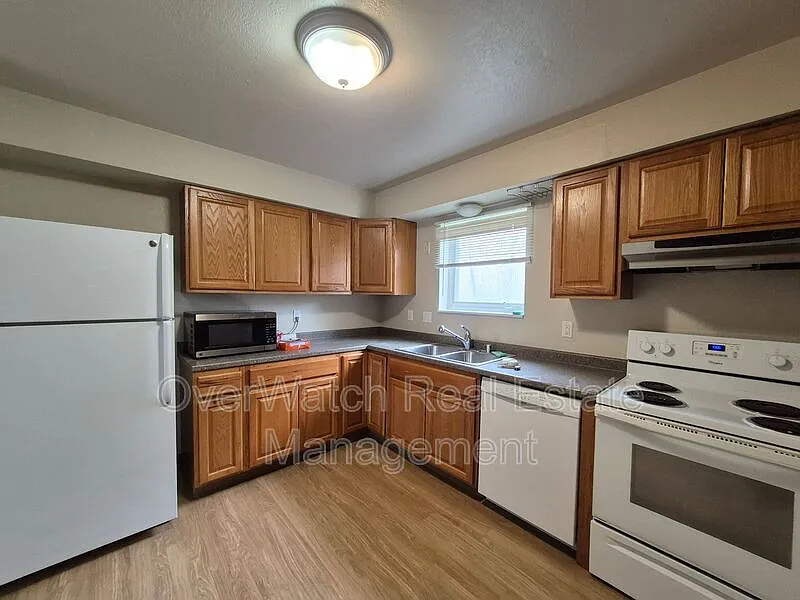 2 bed, 1.0 bath, 745 sqft, $1,400 — Photo 3