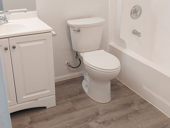 3rd image of 4336 Iowa St Unit 10
