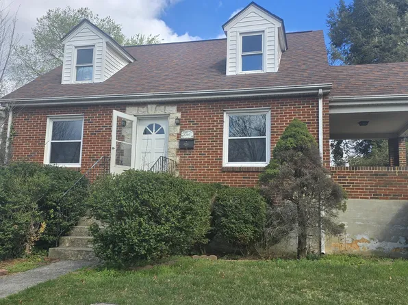 2205 Larchwood St NE, Roanoke, VA 24012