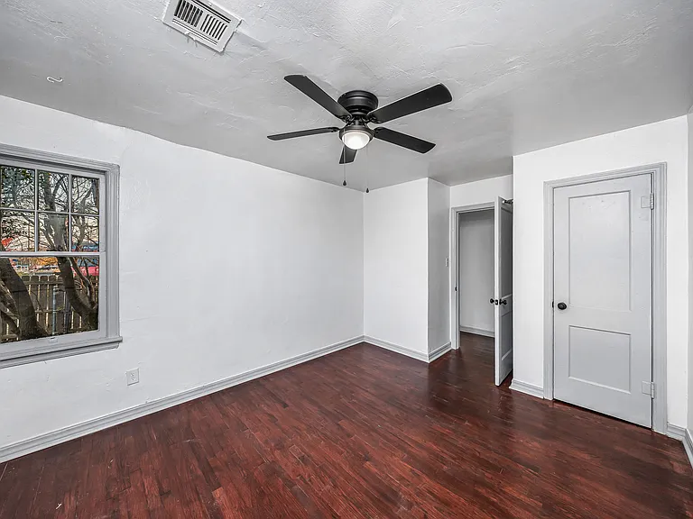 1414 NW 23rd St — Photo 12