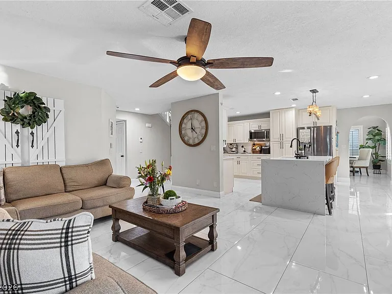 407 Crater Ct — Photo 17