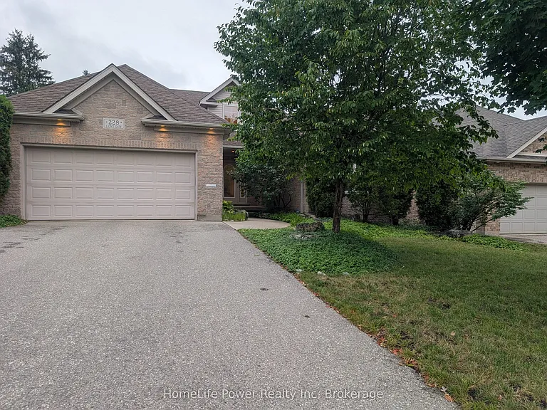 228 The Lions Gate — Photo 1