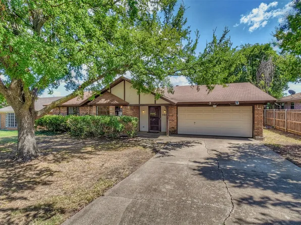 9805 Bancroft Dr, Benbrook, TX 76126