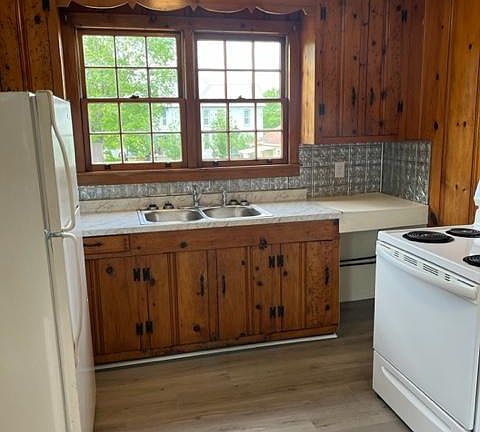 4th image of 104 W Hembree St #B