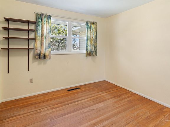 5th image of 1148 Webster St