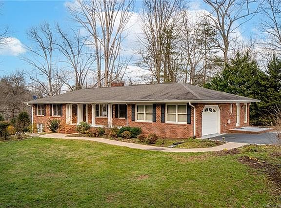 3rd image of 102 Berry Hill Dr