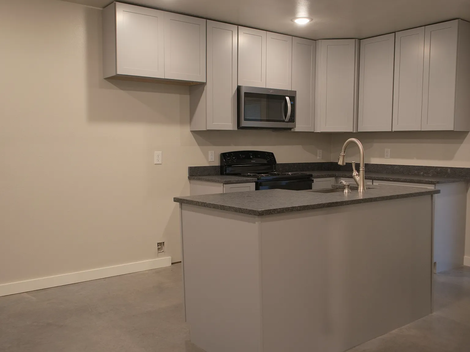 2 bed, 1000 sqft, $1,350 — Photo 4