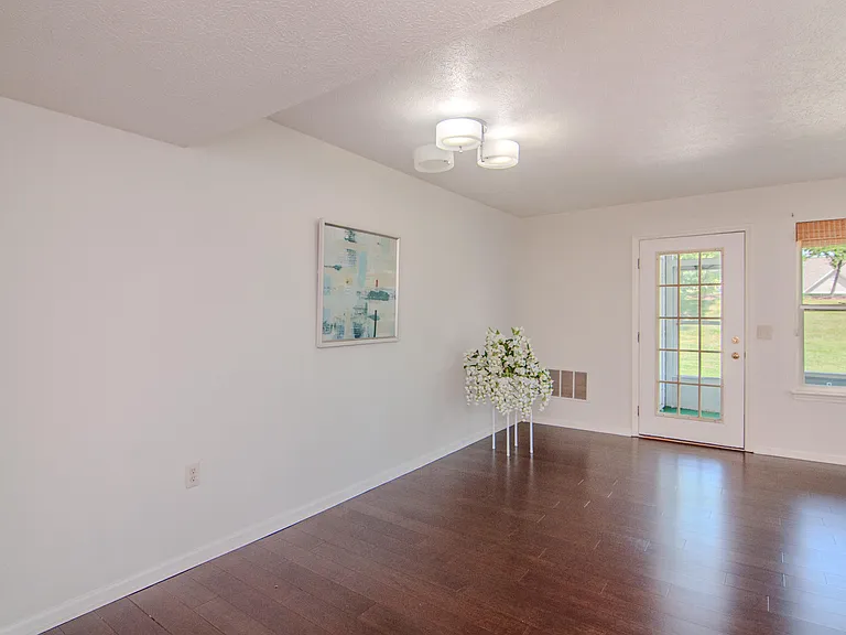 1704 Weatherstone Dr — Photo 5