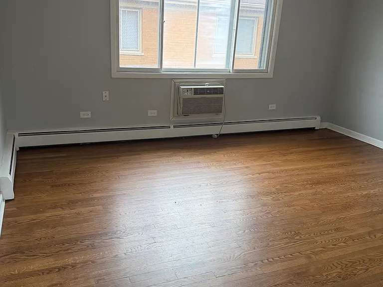 550 N Ardmore Ave #2W — Photo 2