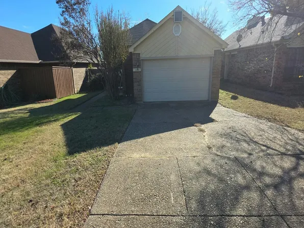 10711 Tall Oak Dr, Fort Worth, TX 76108