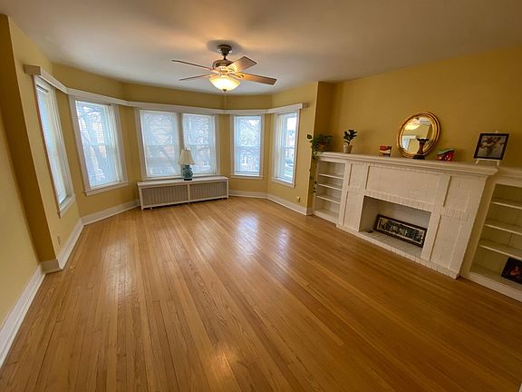 3rd image of 5710 N Washtenaw Ave #2