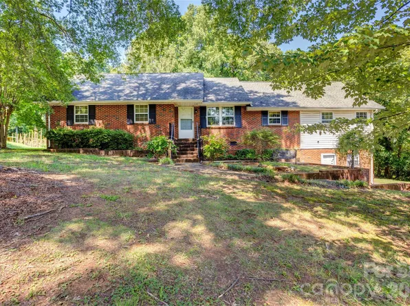 6733 Burkandt Rd, Mint Hill, NC 28227