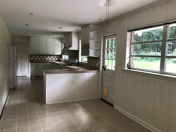 Kitchen Eating Area to Work Area