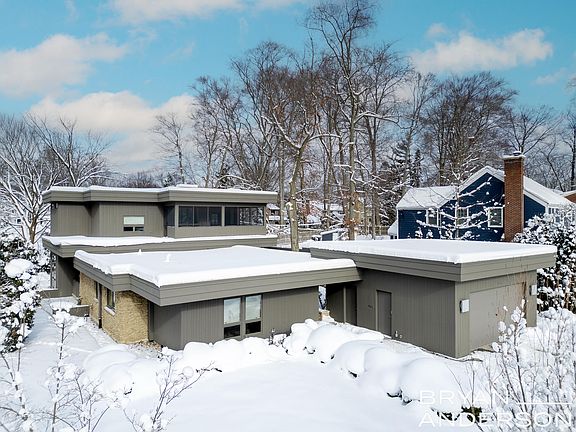 2nd image of 2653 Elmwood Dr SE