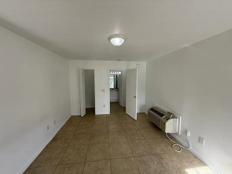316 Mango Dr #B — Photo 6
