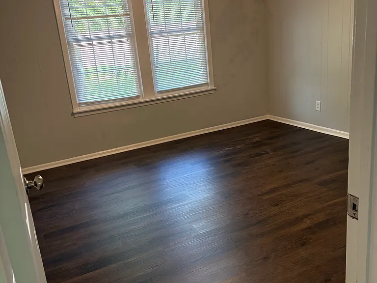 318 Riley St — Photo 3