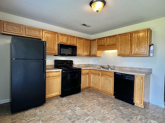 4th image of 252-2A Executive Ave