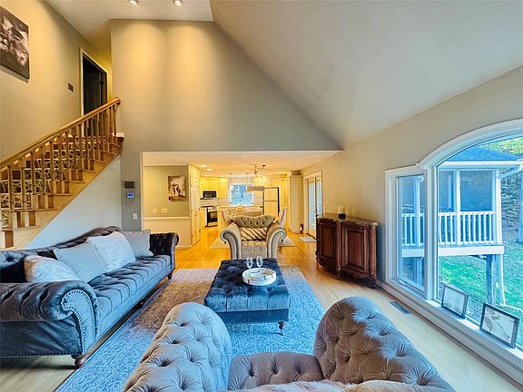 5th image of 455 Ridge Rd