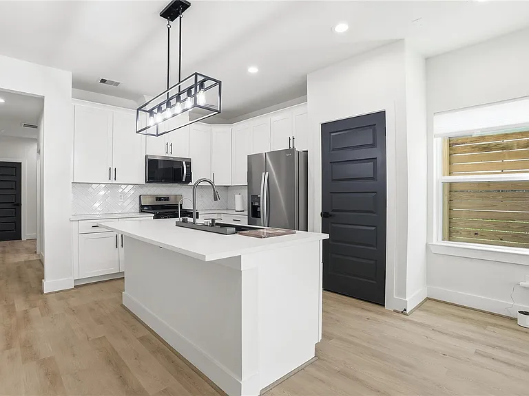 712 Delano St #A — Photo 5