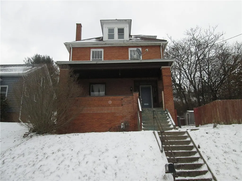 956 Spruce St photo 1