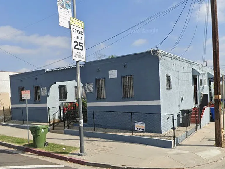 2729 E 4th St — Photo 2