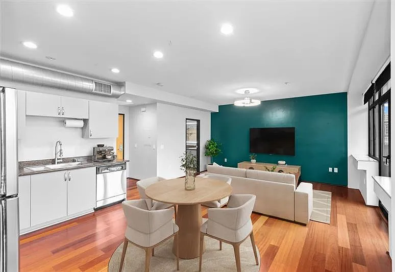 1 bed, 758 sqft, $2,700 — Photo 2