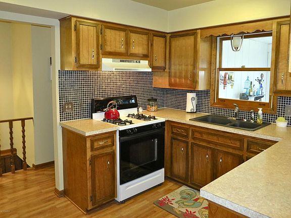 4th image of 8294 Hardwood Dr