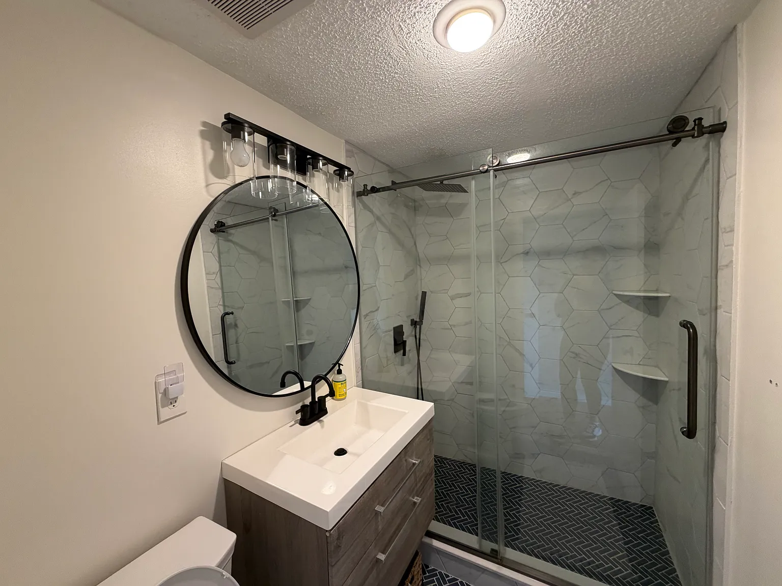 1 bed, 1081 sqft, $4,000 — Photo 4