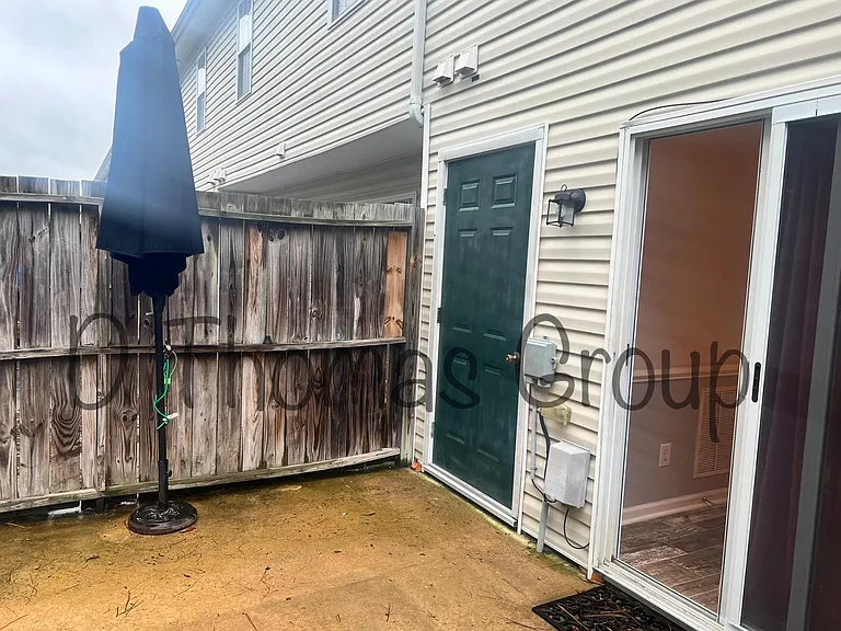 2325 Vineyard Dr #C2 — Photo 8