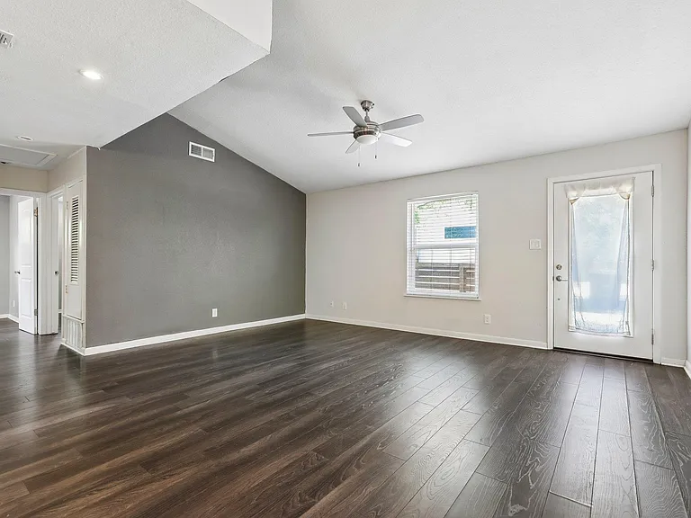 4523 Avenue H #B — Photo 10