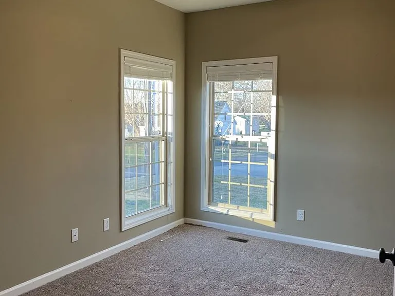 111 Stover Dr — Photo 4